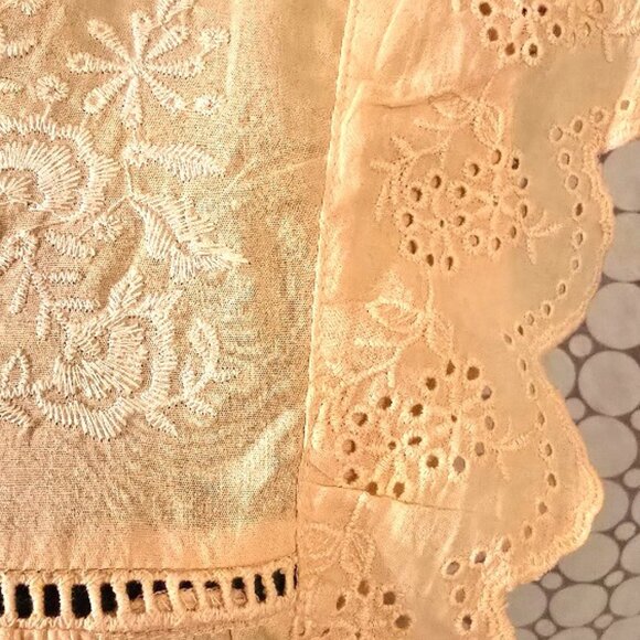 Sweet Wanderer Adorable eyelet trimmed embroidered apricot top M - Picture 4 of 11